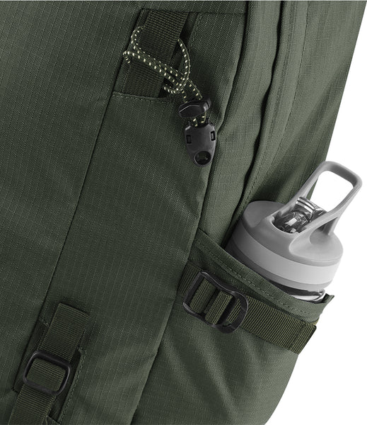 A close up of the bottle holder of the outdoor 20L back pack 
