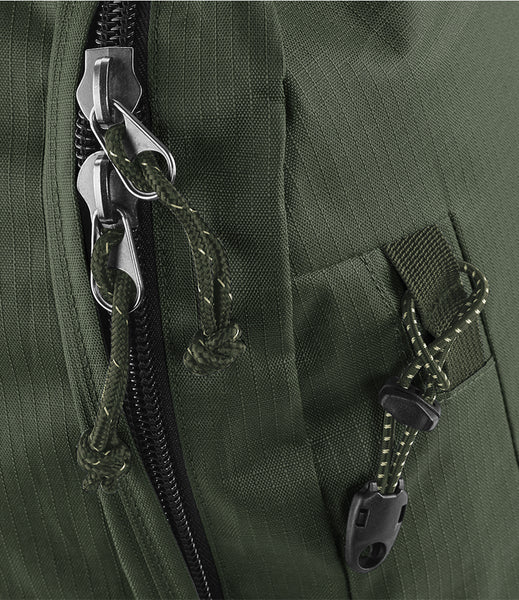 A close up of the zip of the outdoor 20L back pack 