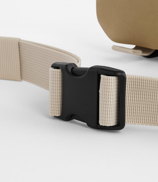 A close up of the clip of the ramble belt bag 