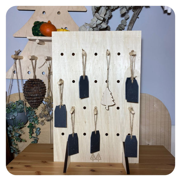 The Super-Duper Straight Up Display Peg Board